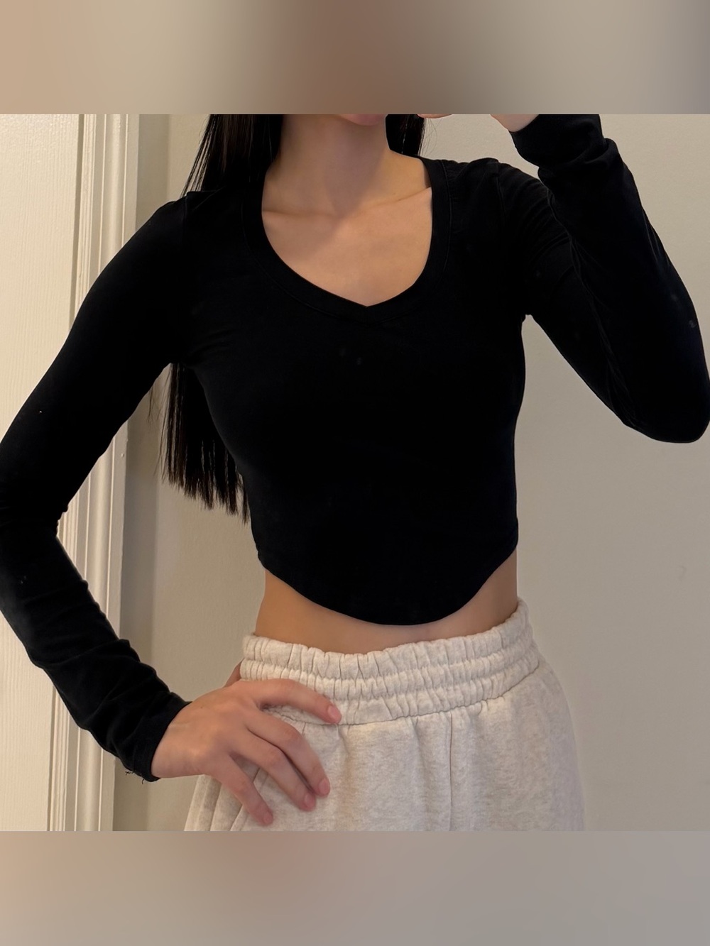 Black Long-Sleeve V-Neck Cropped Top